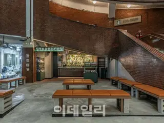 Starbucks opens in fabric market, retro cafe with unique atmosphere (Korea)