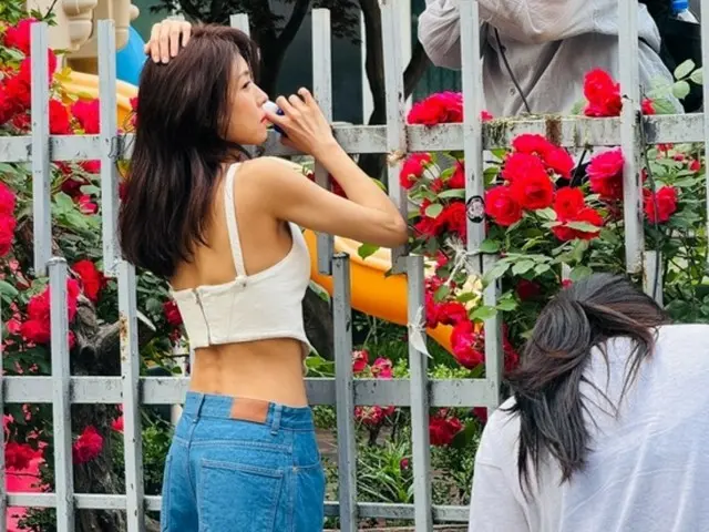 Ha Ji Won shows off her bold, sexy and healthy beauty... Former sexy queen is still alive and well