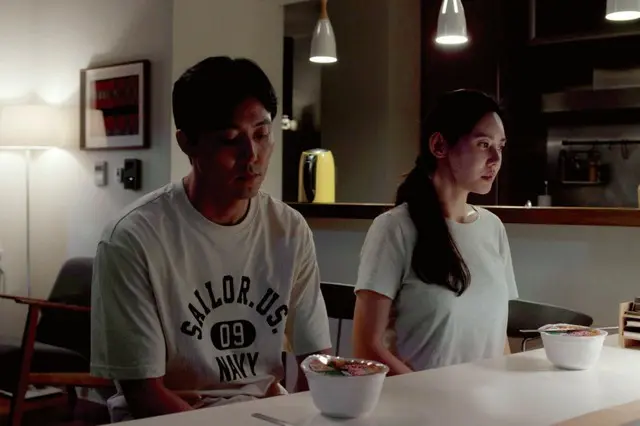 チュ・ジャヒョン＆イ・ムセン主演『あなたが眠る間』、記憶を失くした妻と秘密をもつ夫を捉えた場面写真解禁！9