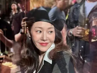 Actress Ko Hyun Jung looks cute in a beret... unique elegance