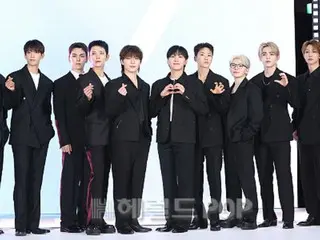 [Photo] "SEVENTEEN" greets the audience in dandy suits