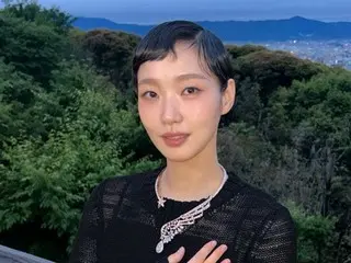 Actress Kim GoEun looks great in short hair...see-through and elegant & sexy