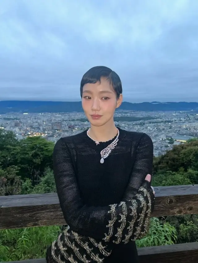 女優キム・ゴウン、ショートカットも良く似合う…シースルーで優雅&セクシー2