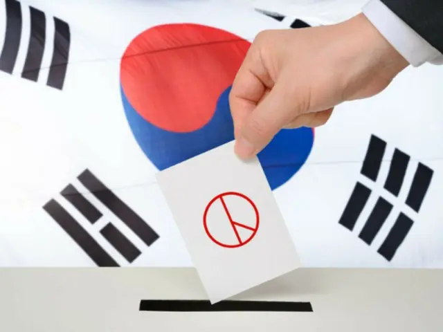 Reasons for voting: "Lee Jae-myung: 'Martial Law Trial'; Kim Moon-soo: 'Because he is honest'"