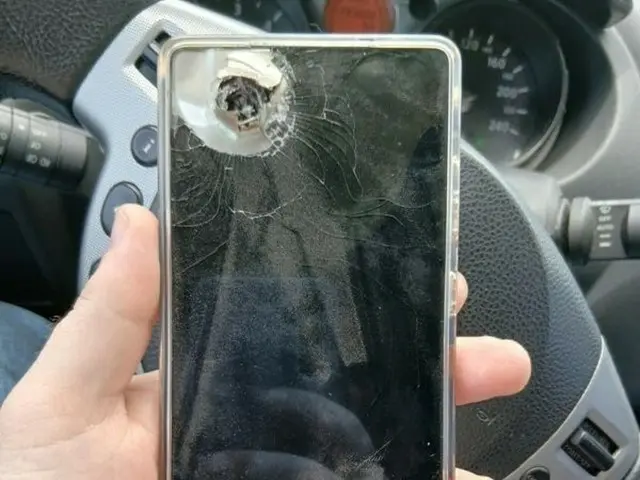 Samsung smartphone saved my life... Ukrainian soldier's post becomes hot topic - Korean media