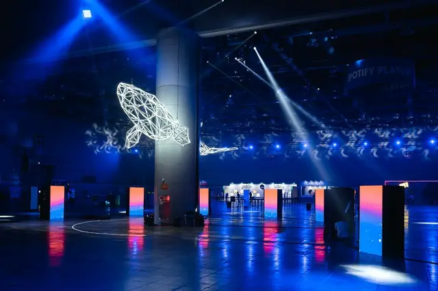 「BTS」の主要モチーフの1つであるクジラの「WHALEPHOTO SPOT」と「SPOTIFY PLAY LIST」