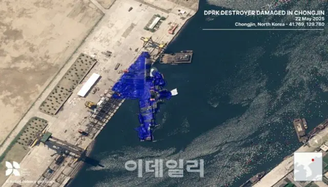 <W解説>北朝鮮で先月、駆逐艦事故、関係者は重罰？進水式ニュースで再公開の画像、人物2人を削除※写真は横転時のもの