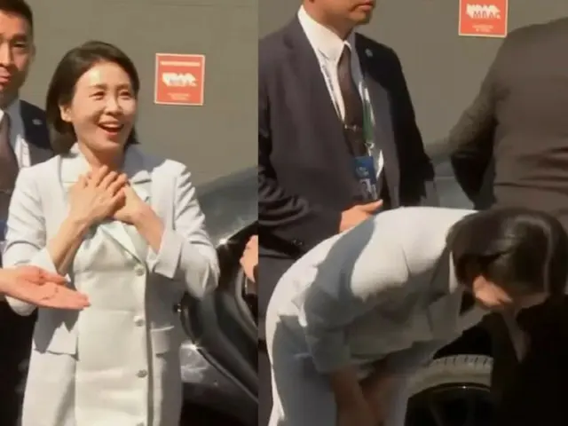 Kim Hye-kyung, wife of President Lee Jae-myung, bows 90 degrees to Canadian resident on first exclusive schedule in Korea