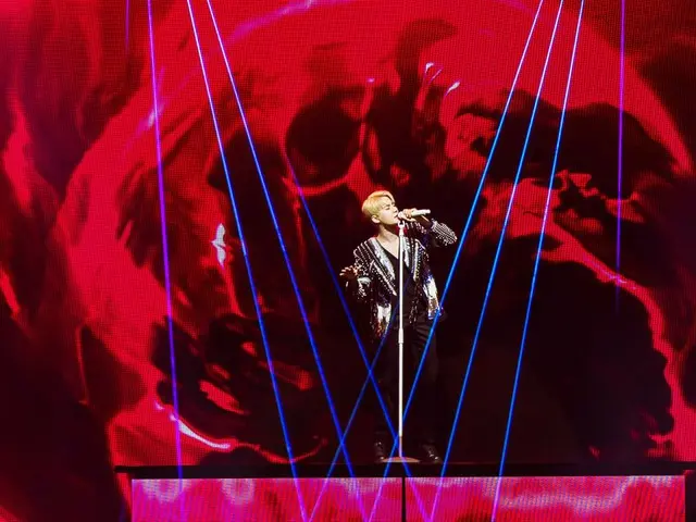 To celebrate the release of Kim Jun Su (Xia) (XIA)'s first concert film, the first 3 minutes of the live performance footage have been specially released