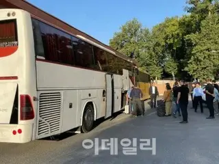 20 Korean family members living in Iran evacuate 1,200 km in government-provided bus