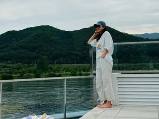 Actress Song Yeji-in exudes goddess aura even when standing barefoot