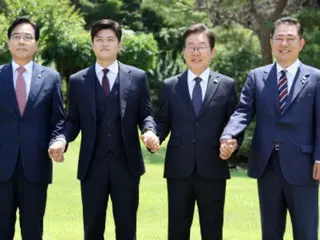 President Lee Jae Myung holds lunch with ruling and opposition party leaders