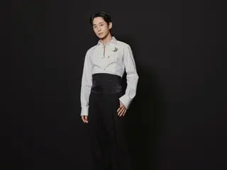Jung HaeIn's shining visuals at Milan Fashion Week... A unique look in a tuxedo
