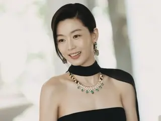 Actress Jung Jihyeon charms Barcelona with her overflowing aura... She's so elegant she can pull off any dress