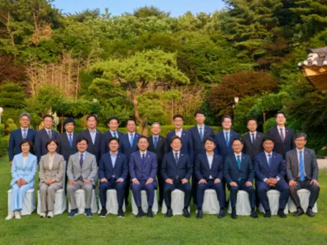 President Lee and ruling party floor leaders hold dinner, pledge to cooperate to restore people's livelihood and succeed in governing (South Korea)