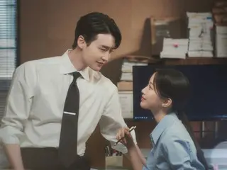 Lee Jung-suk and Mun Kayoung's sweet eye contact... Romance blossoms in "Seocho-dong" poster revealed