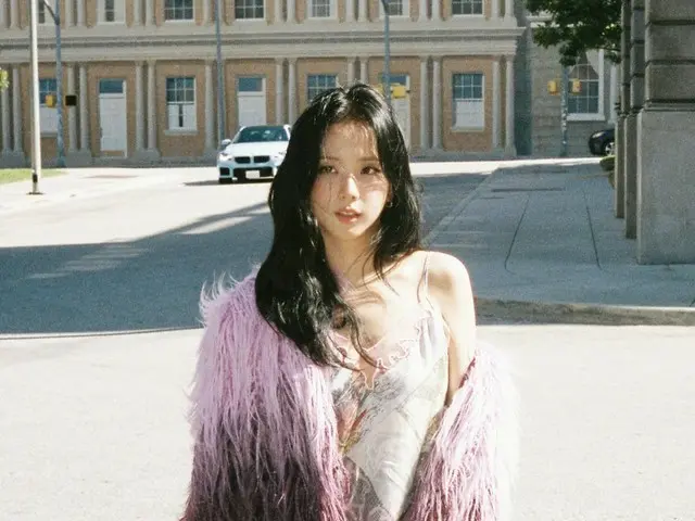 BLACKPINK's JISOO in a captivating super mini dress... "See you soon!"