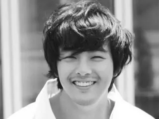 The late Park Yong Ha passed away today (30th) on the 15th anniversary of his death. "The eternally shining Korean star"...JAEJUNG "always close by"