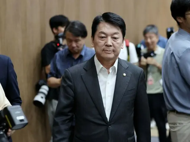 Ahn Cheol-soo, People's Power lawmaker: "Kim Moon-soo and Han Dong-hoon, stop comparing each other and attend the party convention" (South Korea)