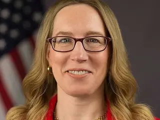 SEC CryptoMom Hester Peers: Tokenized Securities Are Still Securities