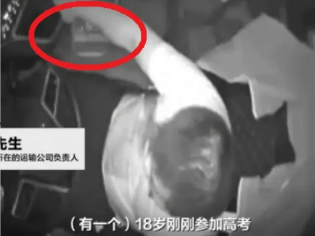 Bus carrying 11 Chinese and Korean tourists... Driver loses consciousness