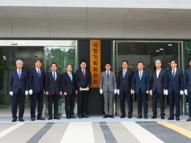 Lee Han-ju, chairman of the National Planning Committee, said, "We will work thoroughly on constitutional amendment and government reorganization until the very end."