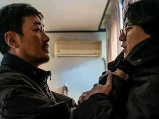 Ha Jung Woo and Kim Nam Gil's long-awaited co-starring film "Broken: Night of the Vengeance" has released stills from the film