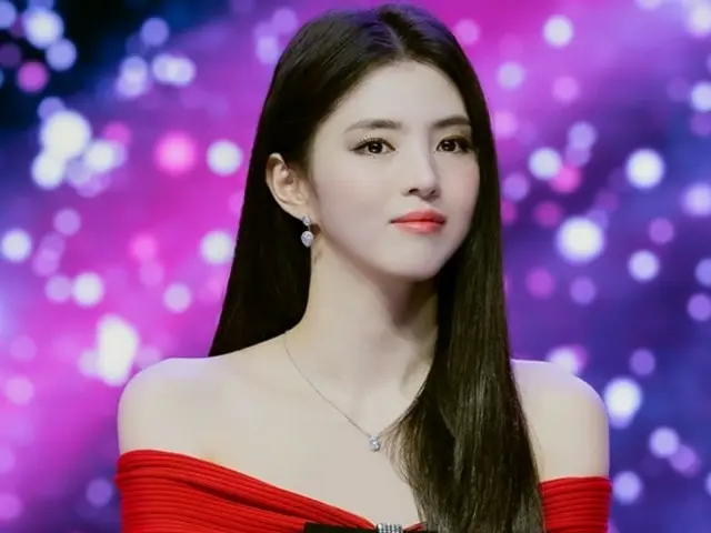 Actress Han Seo Hee in a bright red mini dress... a visual that captivates Thailand