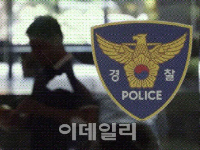 Retaining wall collapses on elevated road, 2 cars buried (South Korea)