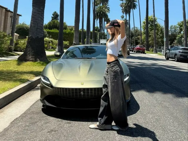 BLACKPINK's LISA drives in a supercar in America... reveals her luxurious daily life