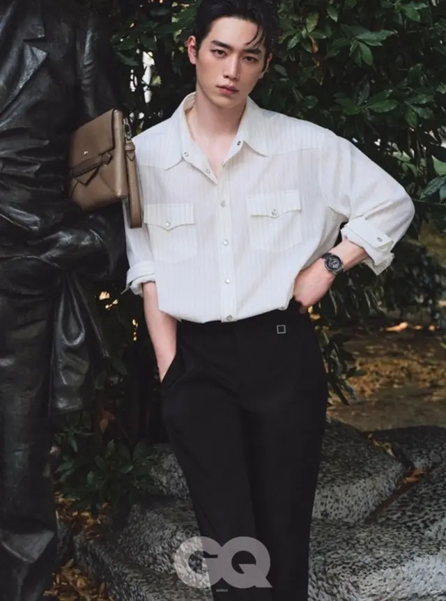 俳優ソ・ガンジュン、さすが元祖“顔の天才”…グラビアで表現した“無敵のビジュアル”