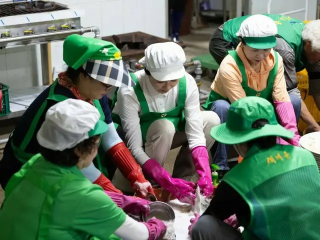 South Korean First Lady's "quiet support"... "volunteering" at flood recovery site