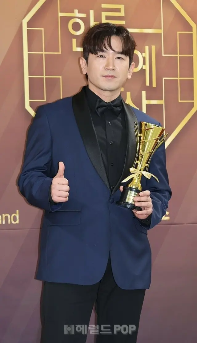 イ・ミヌ（SHINHWA）、約2億6千万円の詐欺事件を乗り越え結婚発表…グループ内で4人目の“既婚男性”への合流でファンに見せた感謝の気持ち