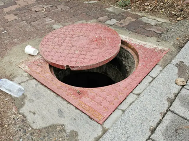 One worker dies and another is seriously injured in manhole suffocation accident in Seoul, South Korea, amid extreme heat