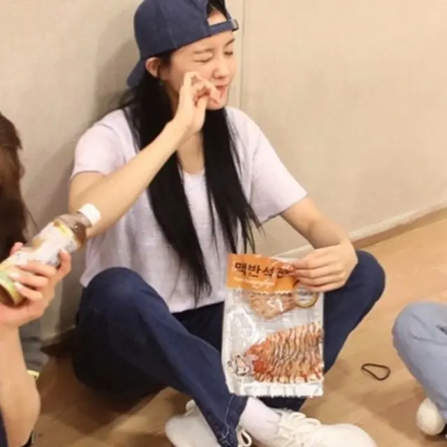 “ソウル大出身の金融マンと結婚”ヒョミン、「T-ARA」のデビュー16周年をお祝い…華やかな全盛期ショットに「私の時代はね」