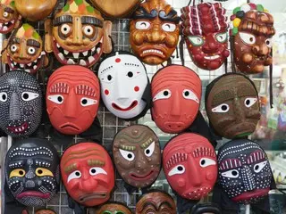 Six out of 10 unmarried people want to get married, but the problem is money... Can the birth rate be reversed? - South Korean report