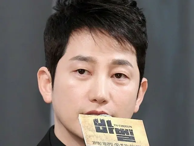 "Inducing family breakdown" vs. "Unfounded"... Can actor Park Si Hoo tackle his private affair head-on?