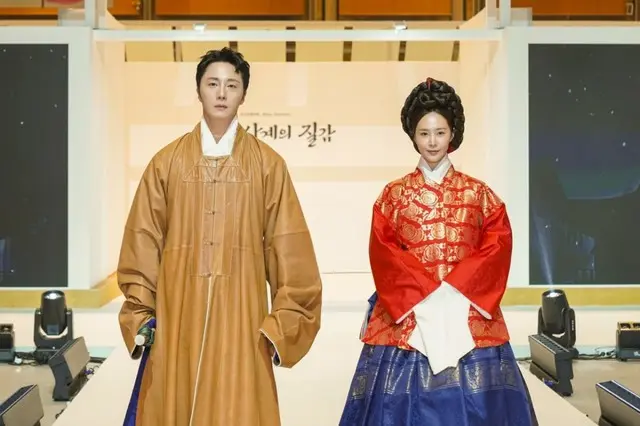 “時代劇職人”チョン・イル、古典美を生かした韓服姿でランウェイに登場…圧倒的フィジカル