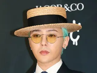 G-DRAGON (BIGBANG) turns his face away from the audience during his Hong Kong concert... The contents of the LED placard that angered fans