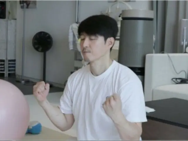Actor Shim Hyung-Tak starts cooking in front of his son who is in a deep sleep... "It's one meal a day, so I'll take care of it"