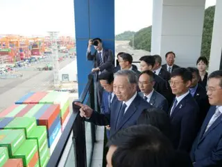 Vietnam's top power figure inspects Busan New Port - South Korean media