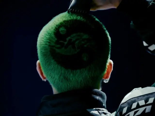 Stray Kids releases additional MV teaser for "CEREMONY"... Hyun Jin's green hair catches everyone's attention
