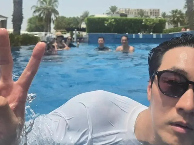 Actor So Ji Sub's muscles revealed in a wet T-shirt... As expected of "former So Mom Chan," the photo is a hot topic