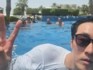 Actor So Ji Sub's muscles revealed in a wet T-shirt... As expected of "former So Mom-chan," the photo is a hot topic