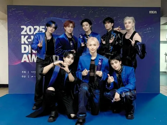 Stray Kids wins four awards including the grand prize at the K-WORLD DREAM AWARDS... Comeback today