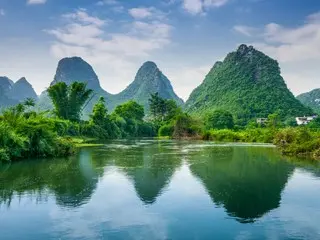 China's Ministry of Commerce says rural consumer market is booming... online retail sales increase - Chinese report
