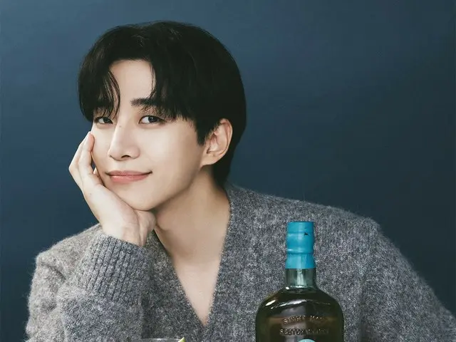 2PM's Lee Junho, a warm smile with whiskey