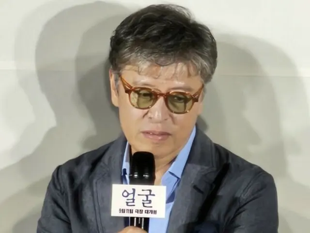 Kwon Hea Hyo, who starred in the film "Face," said, "My father-in-law was actually visually impaired, so I was naturally influenced by him."