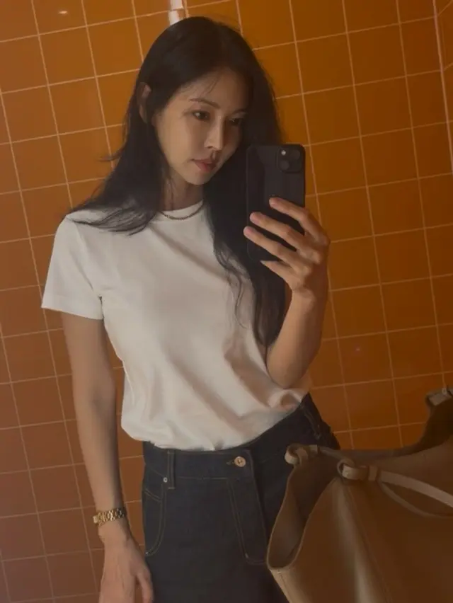 女優キム・ソヨン、自然美人は違うね…白いTシャツとジーンズだけでも「きれい」