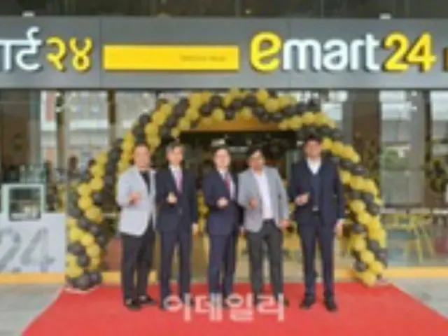 E-Mart 24 opens first store in India, with photo booth and cosmetics section set up - South Korean media
